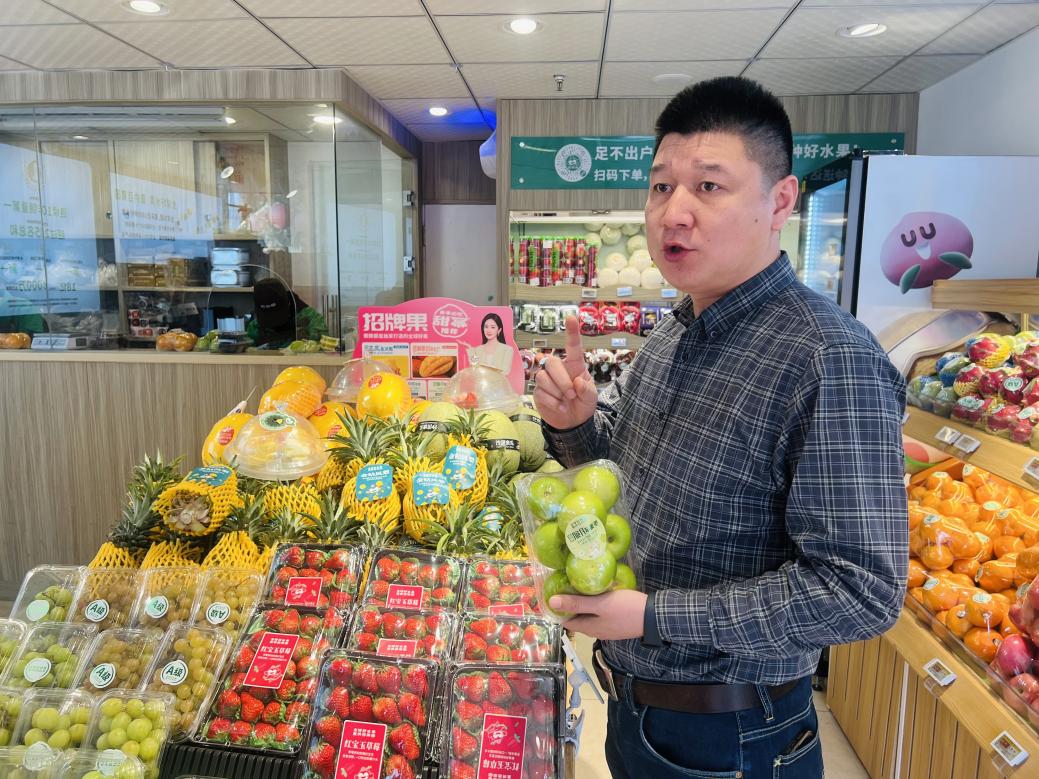 后厨看得见 百果园“明厨亮灶”让水果鲜切透明化
