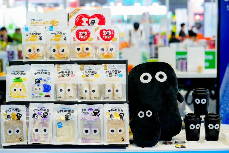 小白心里软“闪现”2024fbif食品创新展，奶皮白面包火爆上海！