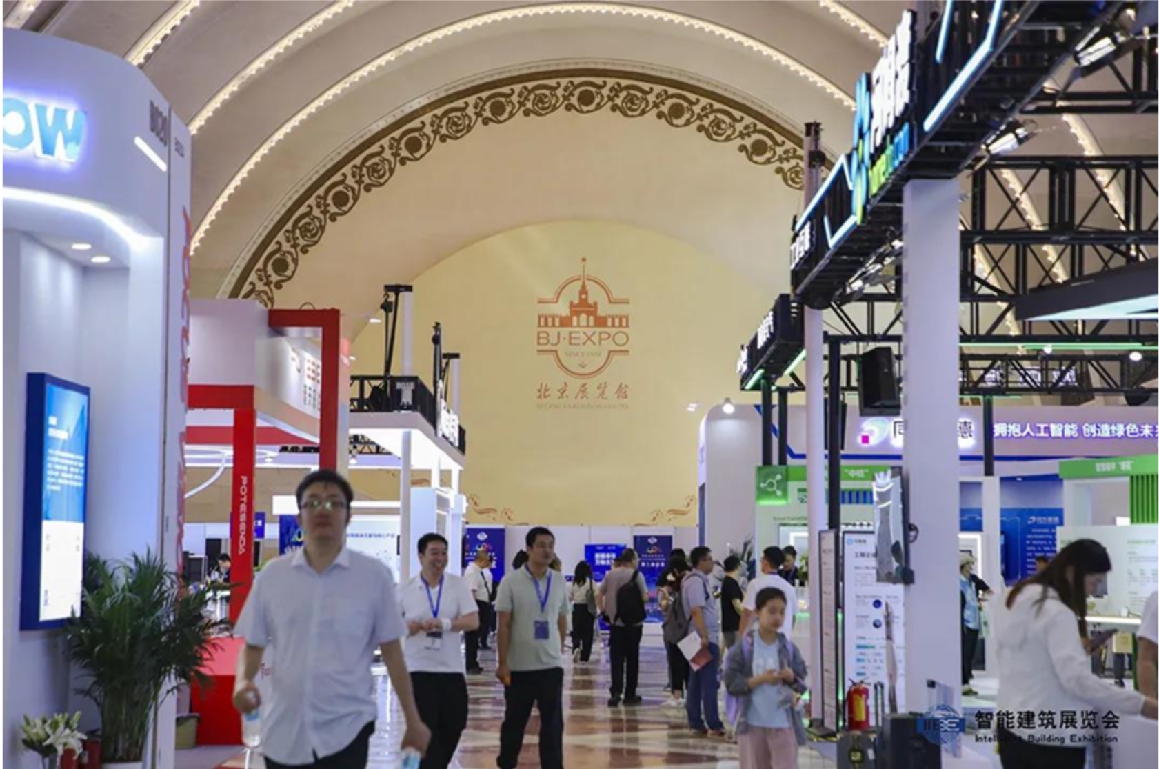 智慧激荡，合作升温 ，2024智能建筑展迎来第二日新高潮